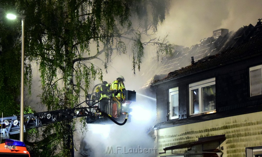 Grossfeuer Einfamilienhaus Siegburg Muehlengrabenstr P0143.JPG - Miklos Laubert